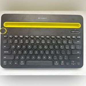 Logitech Wi-Fi battery operated keyboard used good condition